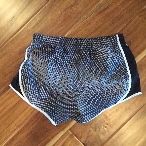 Nike Dri Fit short Girls size Large - Picture 4 of 4